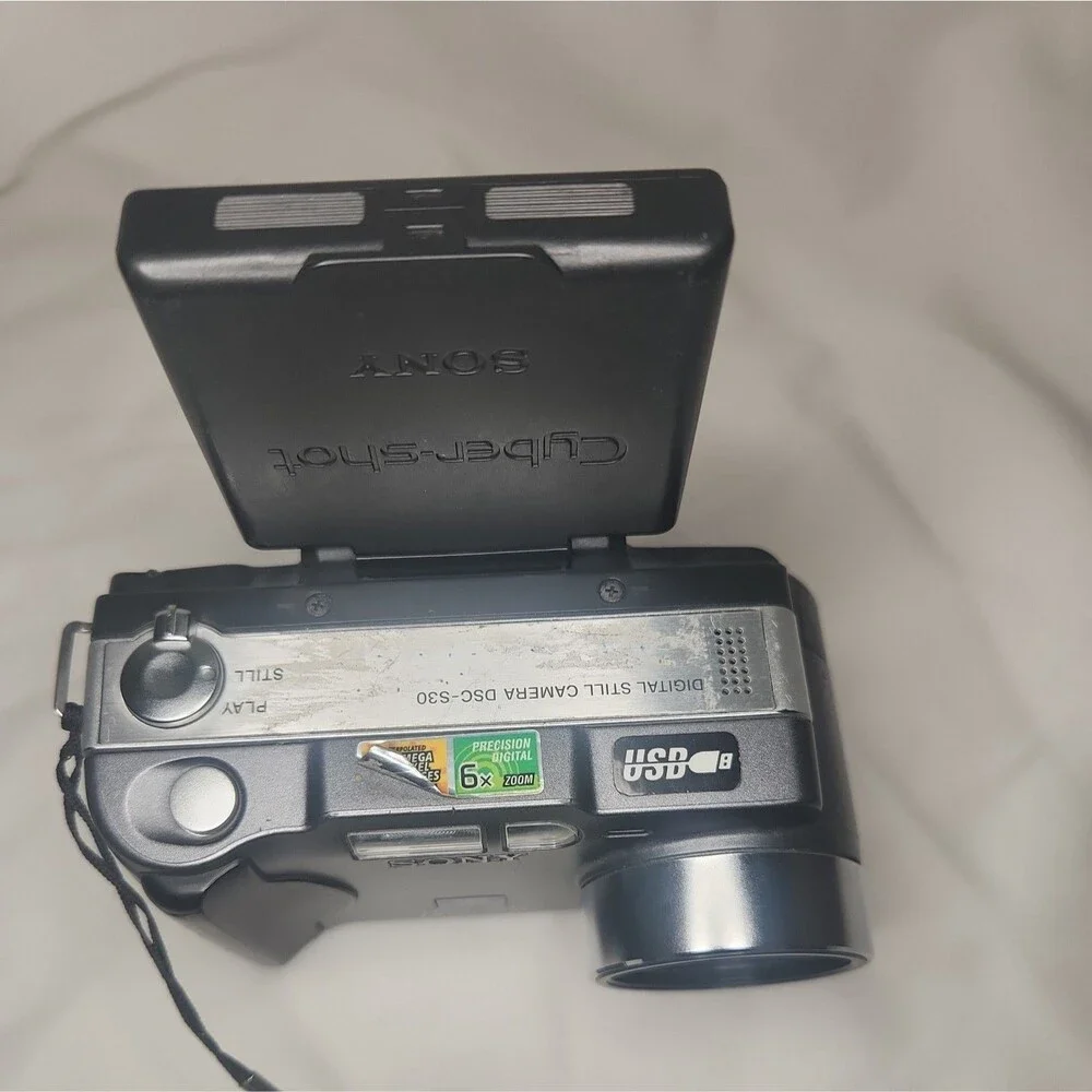 Sony Cyber-shot DSC-S30 1.3MP Digital Camera
